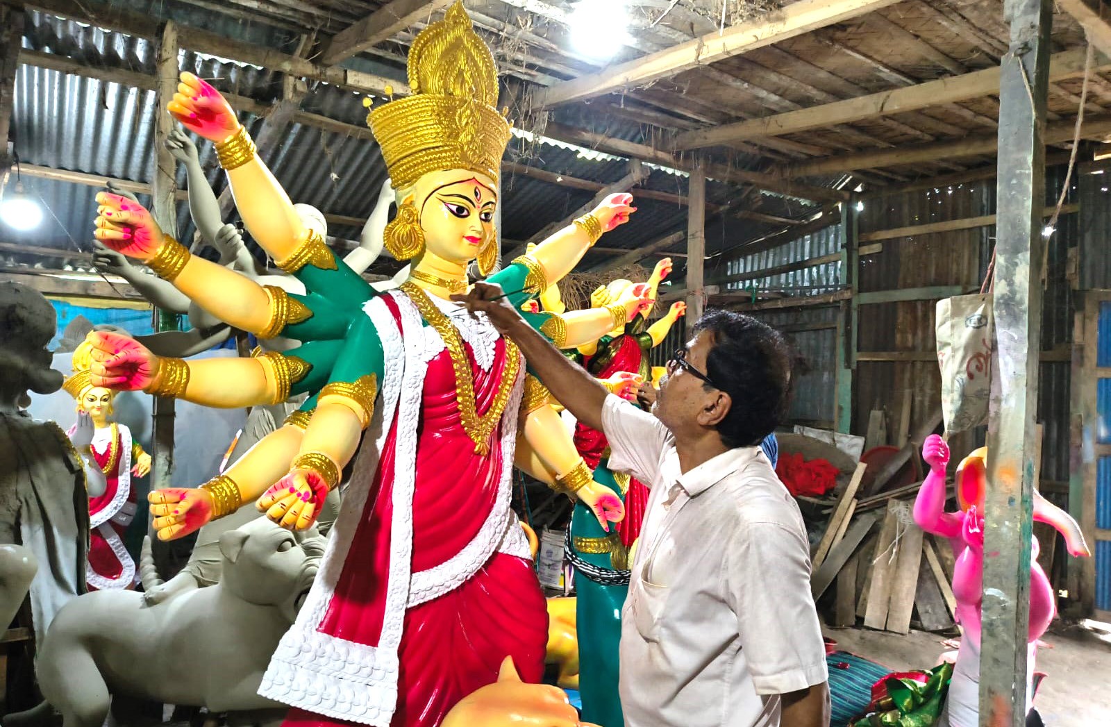 নোয়াখালীতে প্রস্তুত ১৮৭ পূজা মন্ডপ, আইনশৃঙ্খলা পরিস্থিতি নিয়ে শঙ্কা