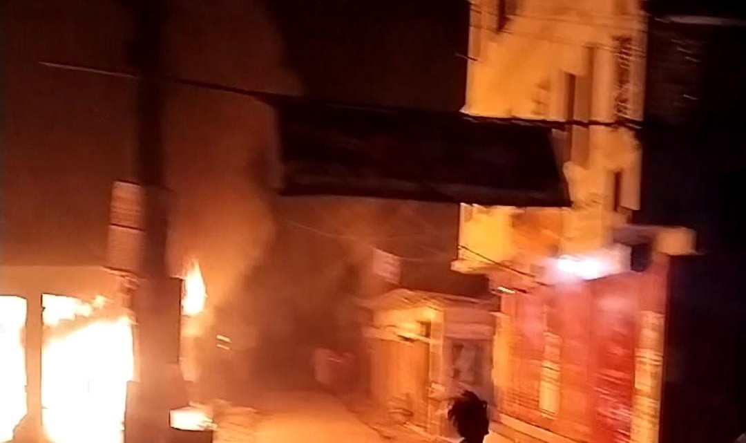 নোয়াখালীতে শর্ট সার্কিটের আগুনে পুড়লো ৯ দোকান