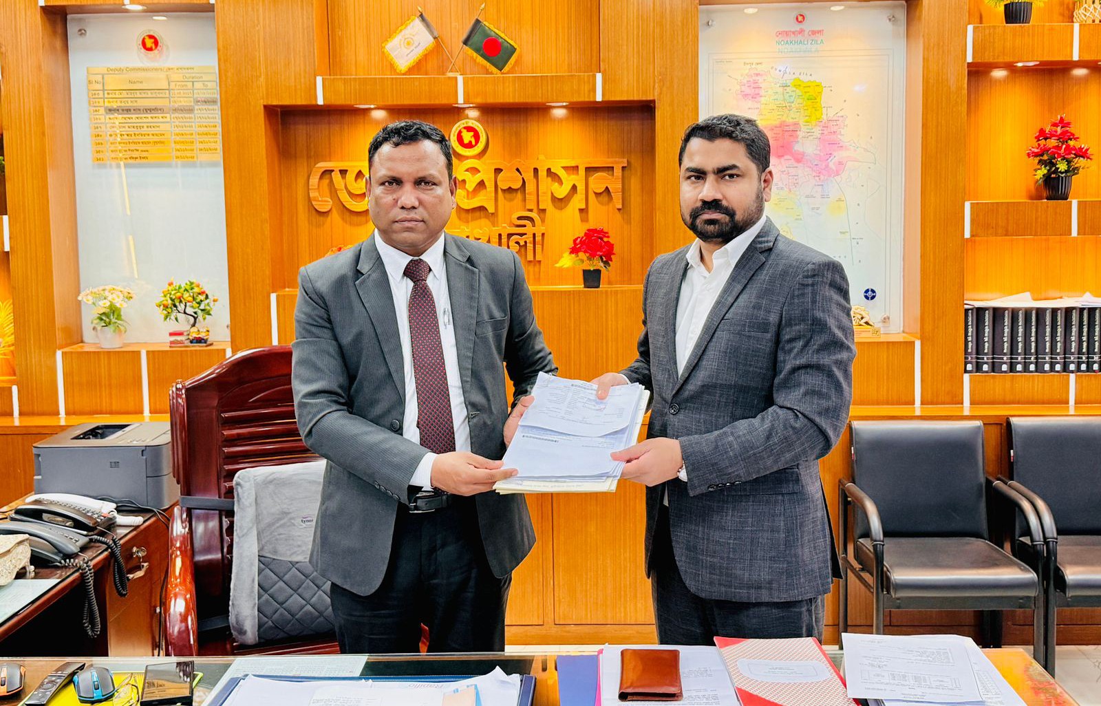 নোয়াখালী-৬ আসনে স্বতন্ত্র প্রার্থী হিসেবে বিএনপি নেতার মনোনয়নপত্র জমা