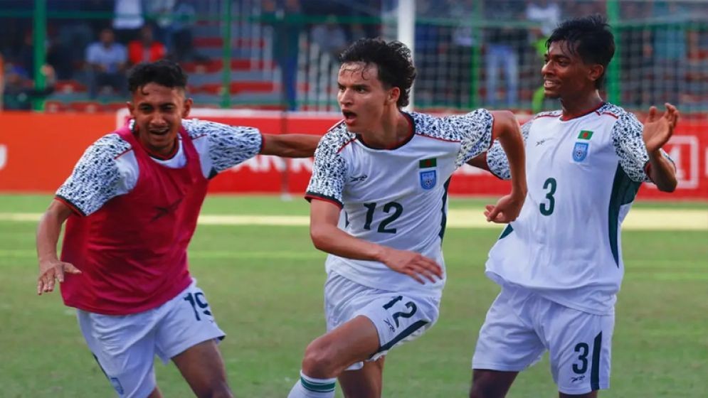 বাংলাদেশের কাছে পাত্তাই পেল না পাকিস্তান