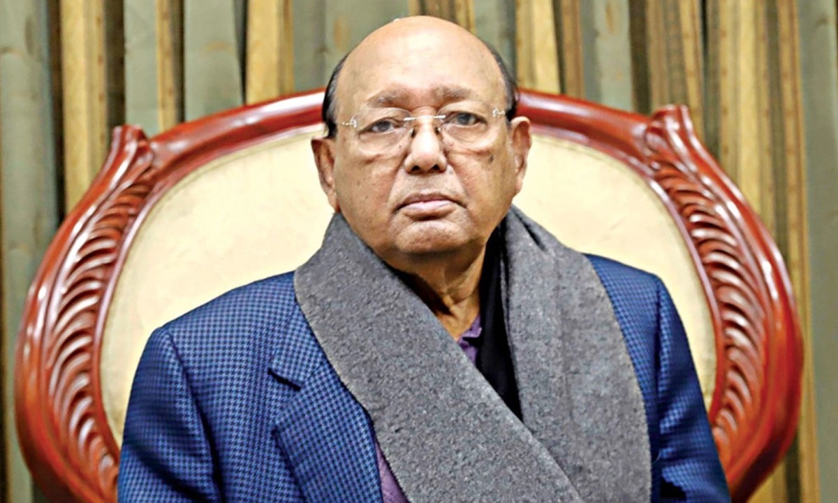 মায়ের কবরের পাশে চিরনিদ্রায় শায়িত তোফায়েল আহমেদ