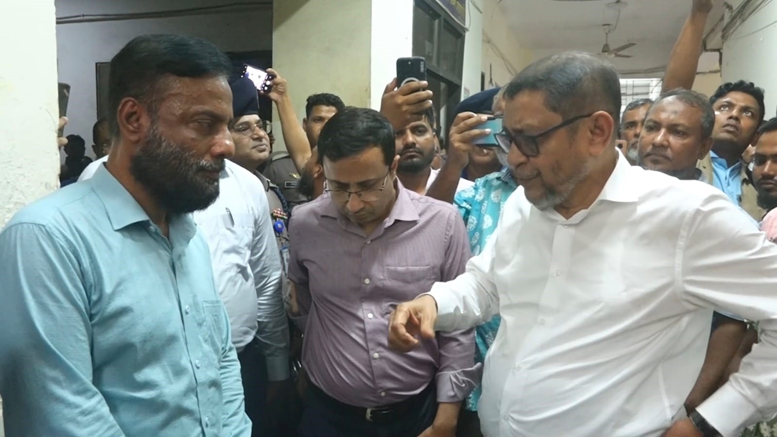 স্বাস্থ্যমন্ত্রীর আকস্মিক পরিদর্শন: নোয়াখালী জেনারেল হাসপাতালের তত্ত্বাবধায়ক ক্লোজড