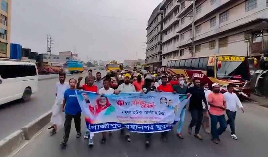 ‘সামনে আসবি না, মাইরা ফালামু’: যুবলীগের মিছিল থেকে পুলিশকে হুমকি