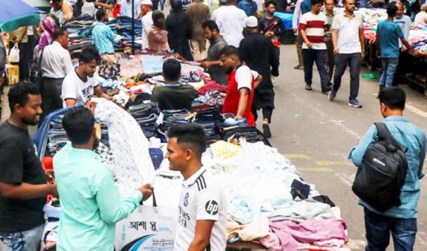 সড়কজুড়ে দোকান, ফুটপাতেও দখল, মাদানী অ্যাভিনিউয়ে দুর্ভোগ