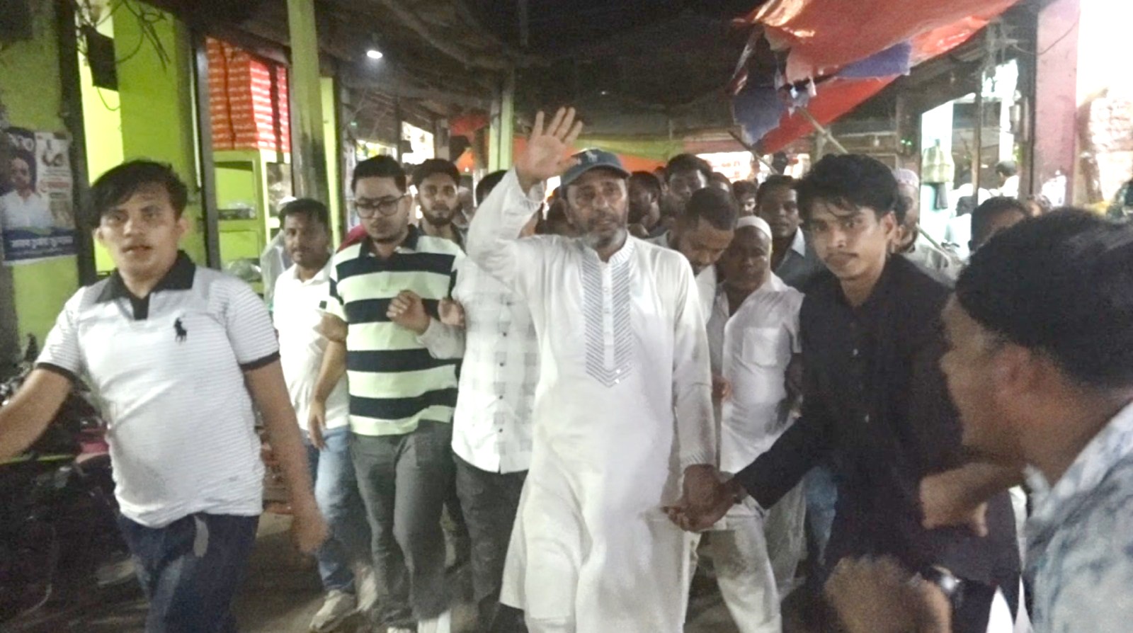 নোয়াখালী সদরে চেয়ারম্যান প্রার্থীর পদযাত্রায় নির্বাচনী উৎসব